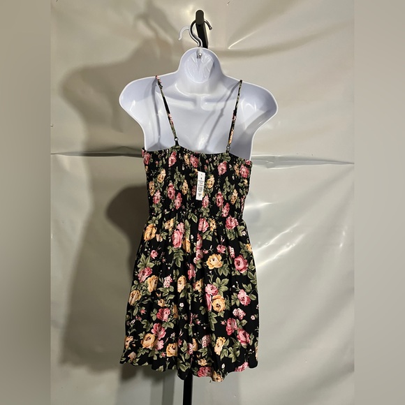 Women’s Floral Cami Romper Size Medium - Picture 2 of 2